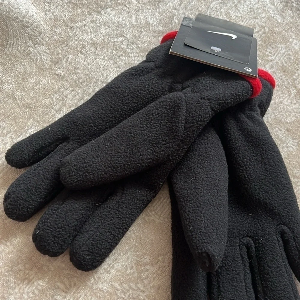 Brand New Nike Boys Black & Red Fleece Winter Gloves Sporty Embroidered Swoosh